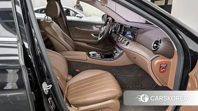 Mercedes-Benz E-Class W213 2018 Черный из Кореи, фото 2