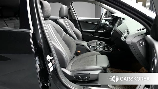 BMW 1 Series (F40) 2023 Черный из Кореи, фото 2