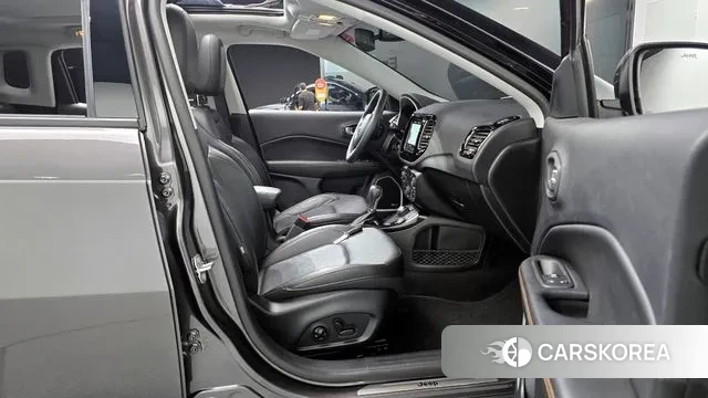 Jeep Compass 2nd Generation 2018 Серый из Кореи, фото 2