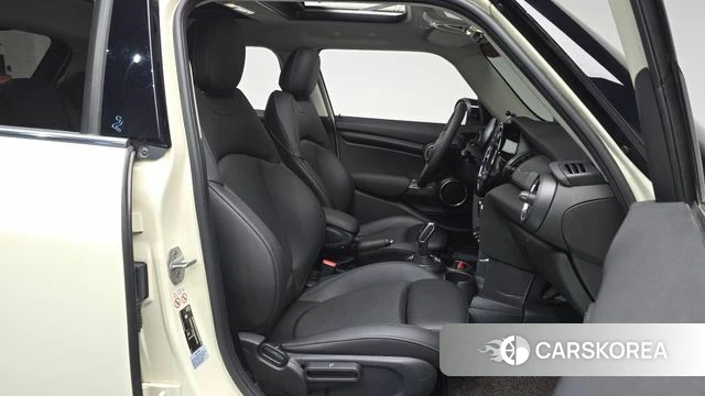 Mini Cooper 2021 Жемчужный цвет из Кореи, фото 2