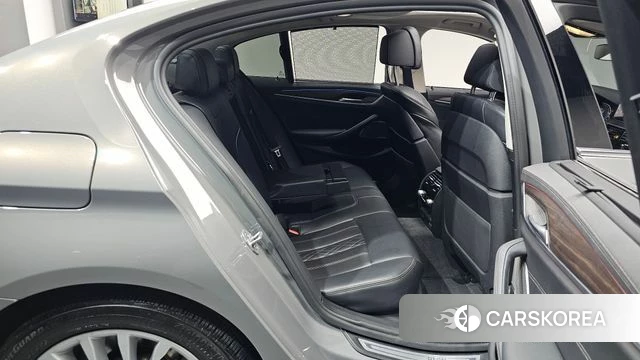 BMW 5 Series (G30) 2022 Серебристо-серый из Кореи, фото 2