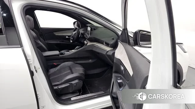 Peugeot 5008 second generation 2022 Белый из Кореи, фото 2