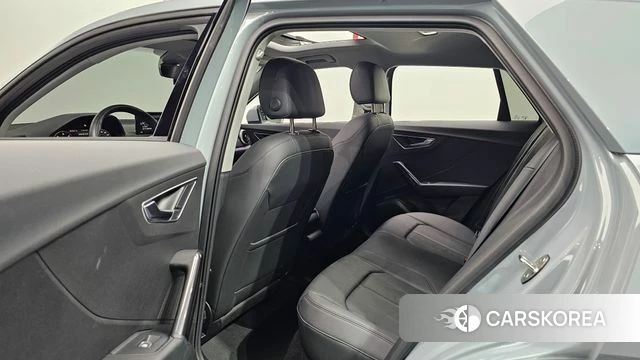 Audi Q2 2023 Светло-серебряный цвет из Кореи, фото 2