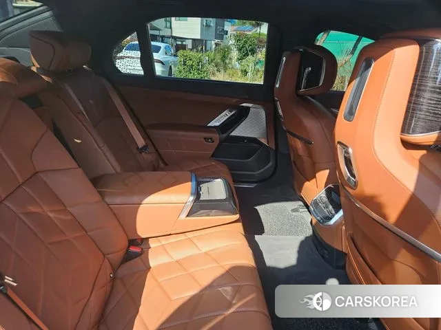 BMW 7 Series (G70) 2025 Белый из Кореи, фото 2