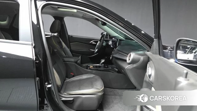 Chevrolet (GM Daewoo) Trax Crossover 2023 Черный из Кореи, фото 2