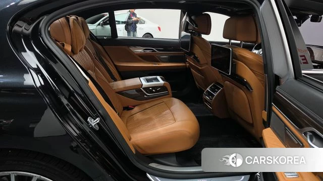 BMW 7 Series (G11) 2020 Черный из Кореи, фото 2