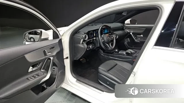 Mercedes-Benz A-Class W177 2021 Белый из Кореи, фото 2