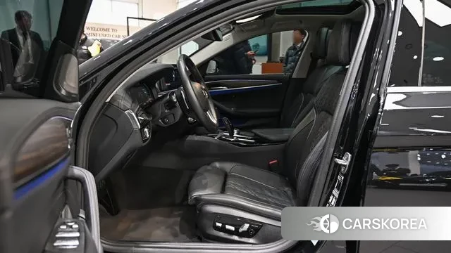 BMW 5 Series (G30) 2022 Черный из Кореи, фото 2