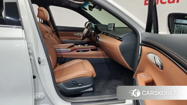 Genesis GV70 2023 Белый из Кореи, фото 2