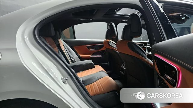 Mercedes-Benz C-Class W206 2023 Белый из Кореи, фото 2