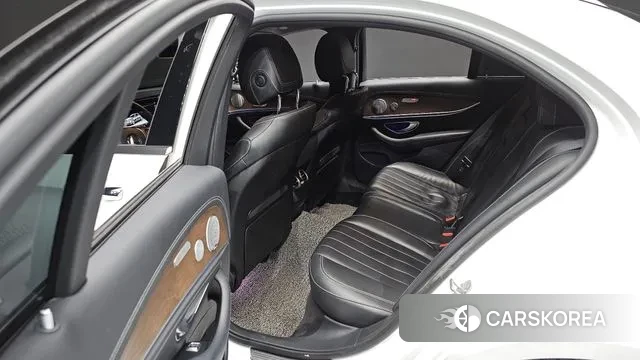 Mercedes-Benz E-Class W213 2018 Белый из Кореи, фото 2