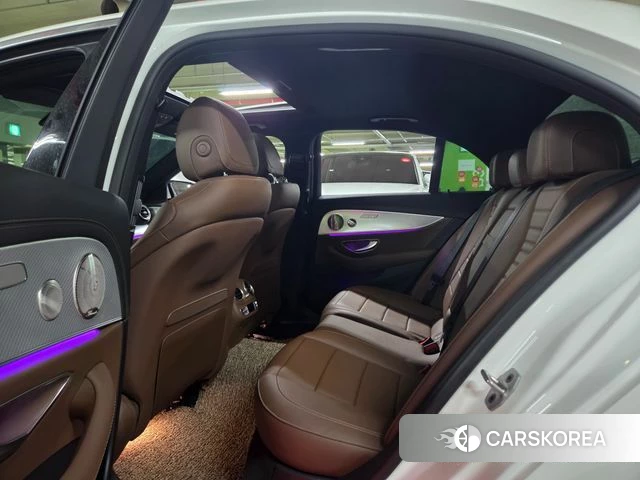 Mercedes-Benz E-Class W213 2021 Белый из Кореи, фото 2