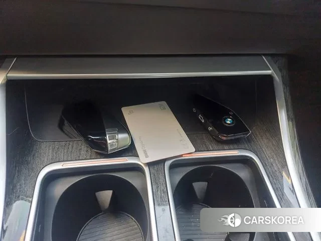 BMW 7 Series (G70) 2023 Черный из Кореи, фото 2