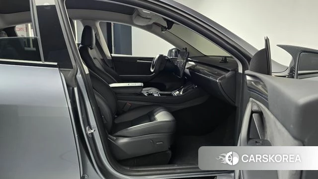 Tesla Model Y 2025 Серый из Кореи, фото 2