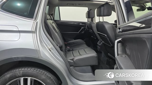 Volkswagen Tiguan Allspace 2020 Серебристо-серый из Кореи, фото 2