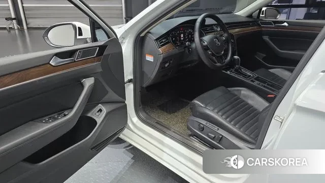 Volkswagen Passat GT (B8) 2018 Белый из Кореи, фото 2