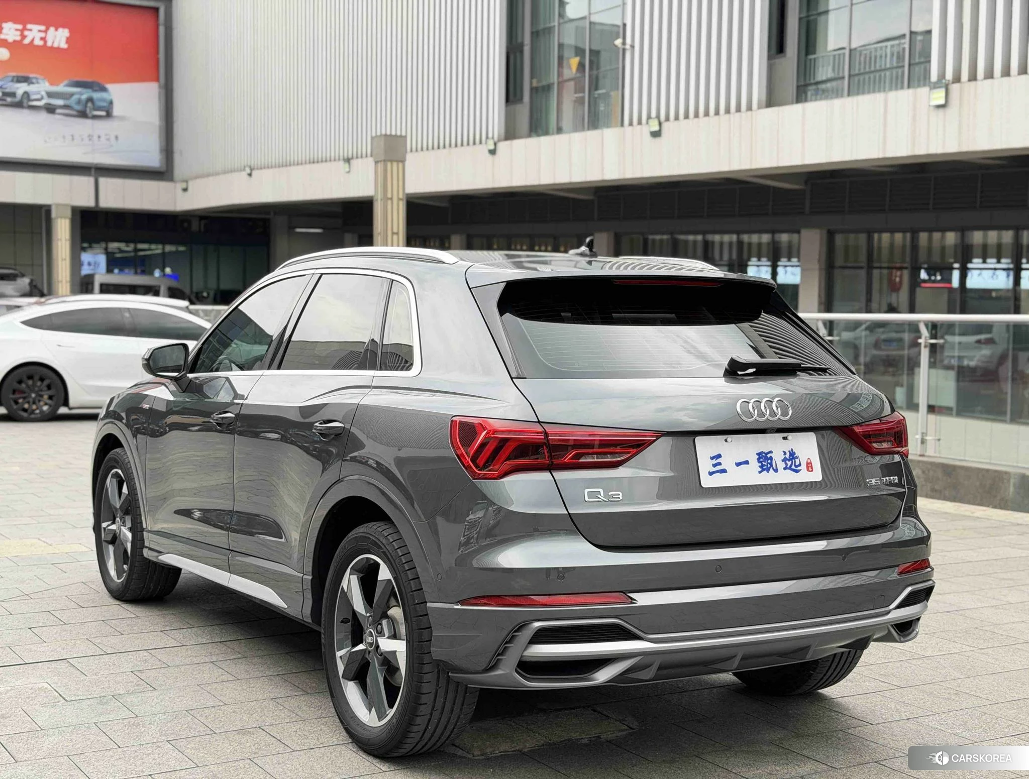 Audi Q3 2021 Темно-серый из Китая, фото 2
