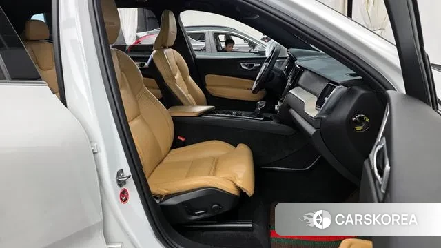 Volvo XC60 second Generation 2020 Белый из Кореи, фото 2