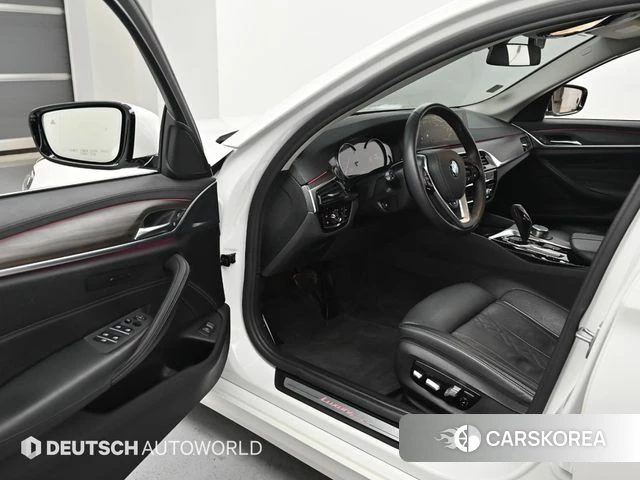 BMW 5 Series (G30) 2018 Белый из Кореи, фото 2