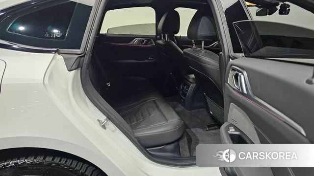 BMW i4 2022 Белый из Кореи, фото 2