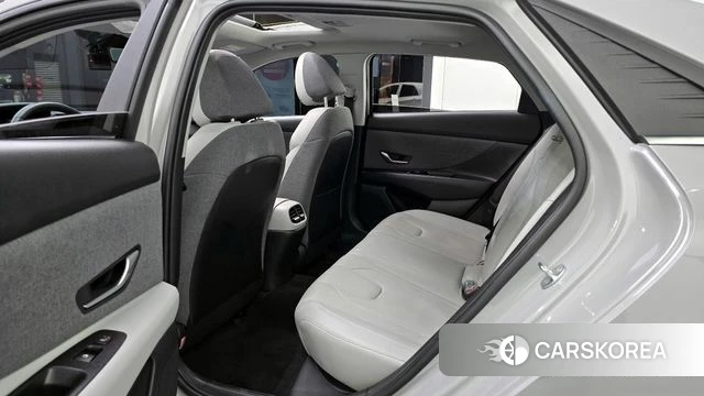 Hyundai Avante (CN7) 2023 Серебристо-серый из Кореи, фото 2