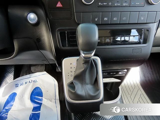 Hyundai Staria 2023 Желтый из Кореи, фото 2