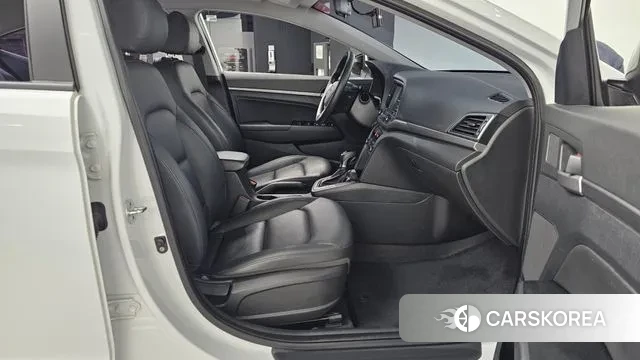 Hyundai Avante AD 2018 Белый из Кореи, фото 2