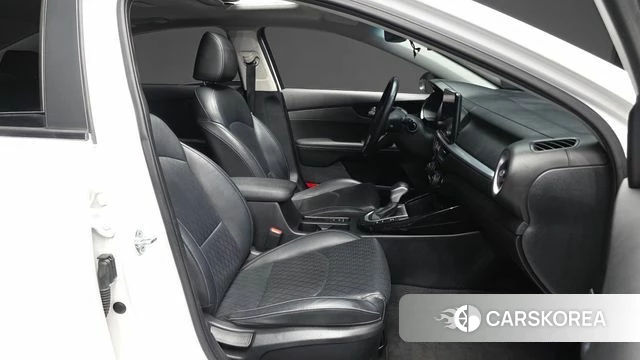 Kia The New K3 2nd generation 2022 Белый из Кореи, фото 2