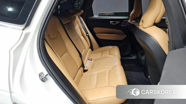 Volvo XC60 second Generation 2021 Белый из Кореи, фото 2