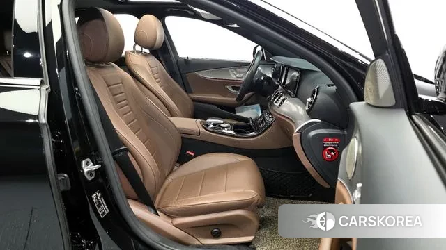 Mercedes-Benz E-Class W213 2020 Черный из Кореи, фото 2