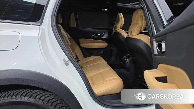 Volvo V60 Cross-Country 2nd Generation 2021 Белый из Кореи, фото 2
