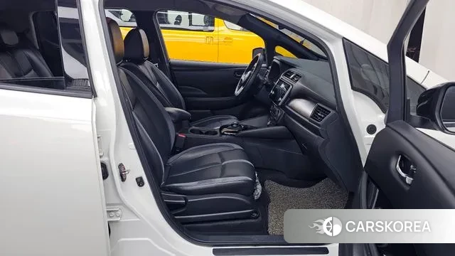 Nissan Leaf (ZE1) 2019 Белый из Кореи, фото 2