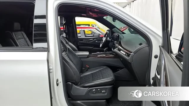 Cadillac Escalade 5th Generation 2021 Белый из Кореи, фото 2