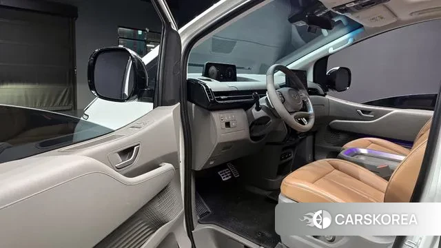 Hyundai Staria 2023 Белый из Кореи, фото 2