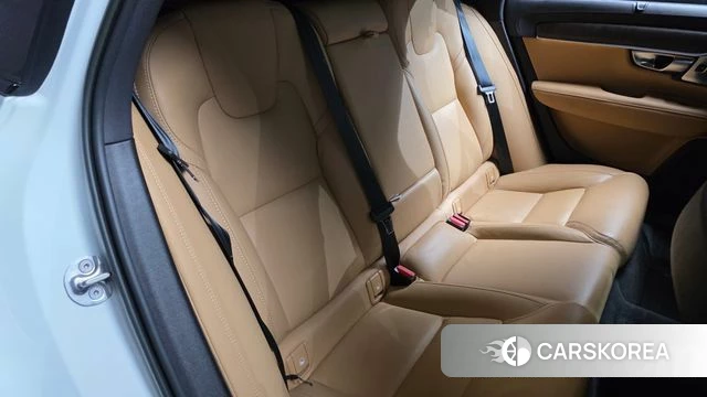 Volvo V90 Cross-Country 2023 Белый из Кореи, фото 2