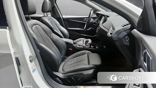 BMW 1 Series (F40) 2021 Белый из Кореи, фото 2