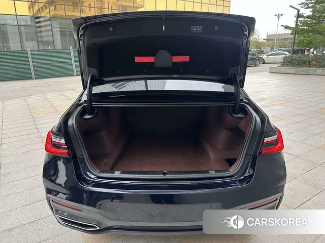BMW 7 series 2022 Черный из Китая, фото 2
