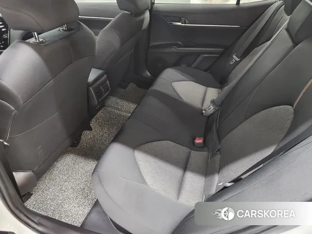 Toyota Camry (XV70) 2021 Белый из Кореи, фото 2