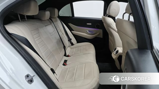 Mercedes-Benz E-Class W213 2023 Белый из Кореи, фото 2