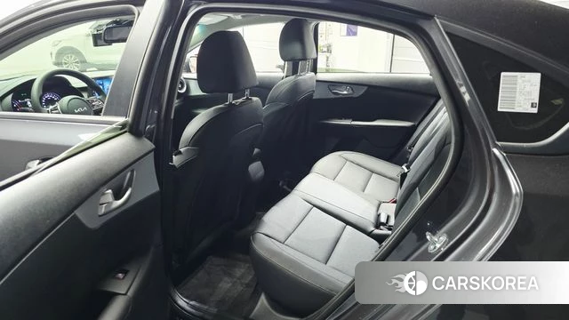 Kia The New K3 2nd generation 2023 Серый из Кореи, фото 2