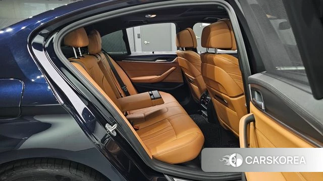 BMW 5 Series (G30) 2022 Черный из Кореи, фото 2