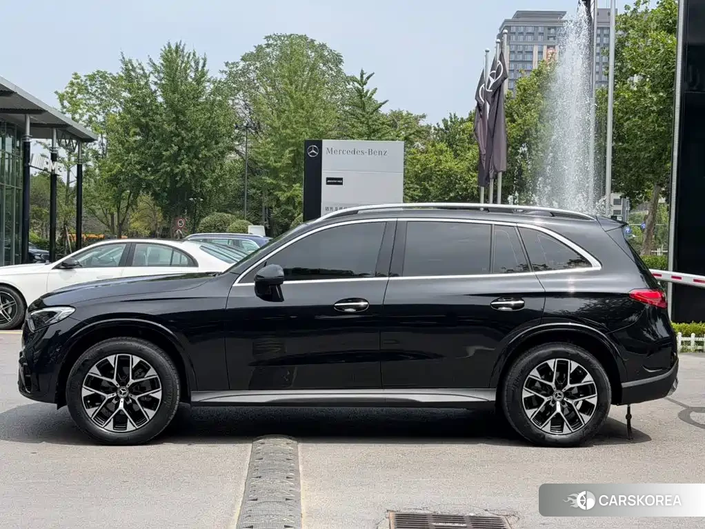 Mercedes-Benz GLC 2024 Черный из Китая, фото 2