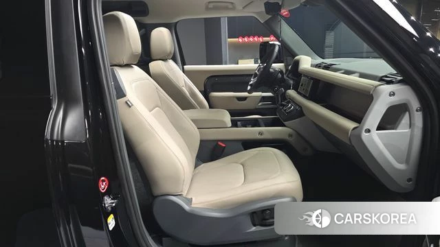 Land Rover Defender (L663) 2024 Черный из Кореи, фото 2