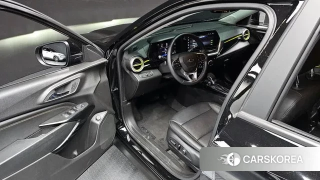 Chevrolet (GM Daewoo) Trax Crossover 2024 Черный из Кореи, фото 2