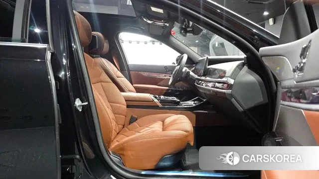 BMW 7 Series (G70) 2025 Черный из Кореи, фото 2