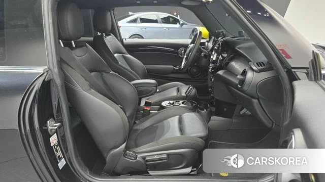Mini Cooper Electric 2023 Черный из Кореи, фото 2