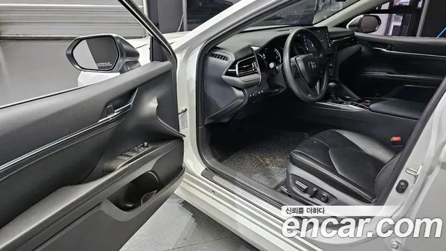 Toyota Camry (XV70) 2023 Белый из Кореи, фото 2