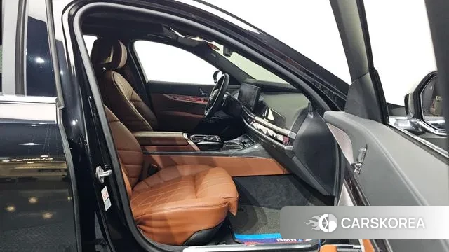 BMW 7 Series (G70) 2024 Черный из Кореи, фото 2