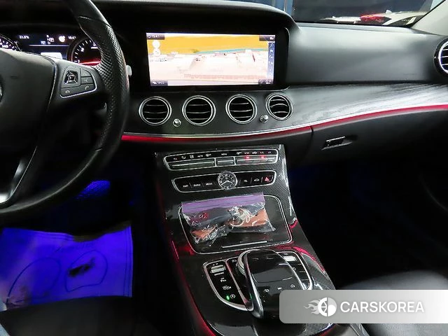 Mercedes-Benz E-Class W213 2018 Белый из Кореи, фото 2