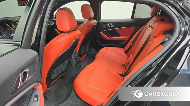 BMW 1 Series (F40) 2021 Черный из Кореи, фото 2